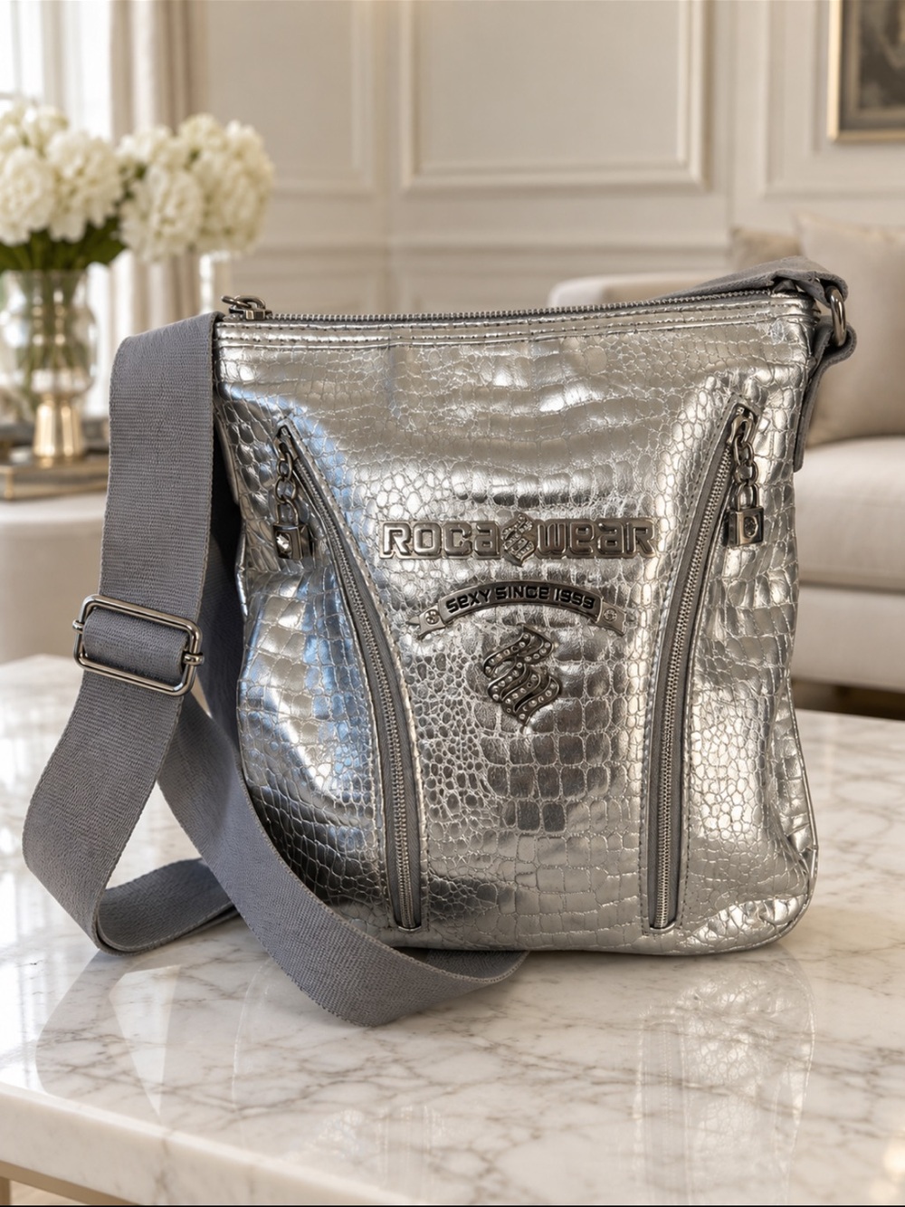 Gorgeous Vintage Rocawear Silver Croc-Embossed Crossbody with Gray Strap❤️